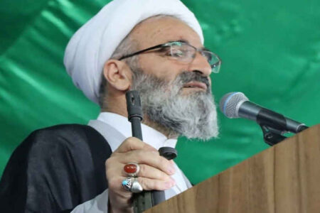 امام جمعه سمنان: دشمن با جنگ ترکیبی به دنبال کاهش تابآوری اقتصادی در جامعه ایران است