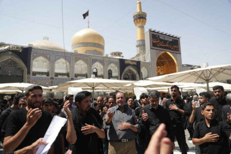 امام رضا(ع) با خادمان خود هم‌سفره می‌شد