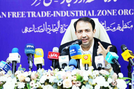 مهدی رعیتی؛ مهران از گذرگاه مرزی به مقصد اقتصادی تبدیل میشود + گزارش تصویری