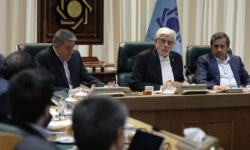 عارف: آمریکا کار جدیدی نمی‌تواند بکند/دولت برای مقابله با جنگ اقتصادی برنامه دارد