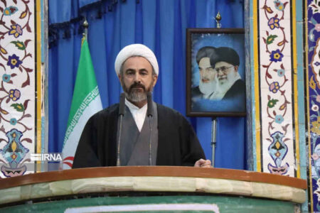 امامجمعه ایلام: ملت ایران در دفاع از استقلال خود خستگیناپذیر است