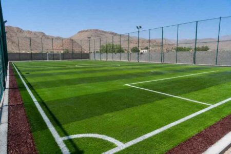 پیشکسوتان فوتبال ایران برای افتتاح چمن مصنوعی به بدره آمدند